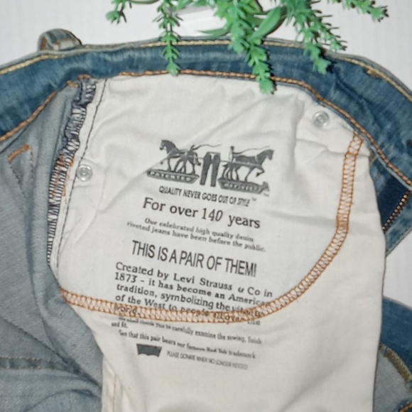 Levi Strauss & Co. 514 Jeans. Mens. Size 36 Waist 30 Length. Blue Denim color. - Picture 7 of 9